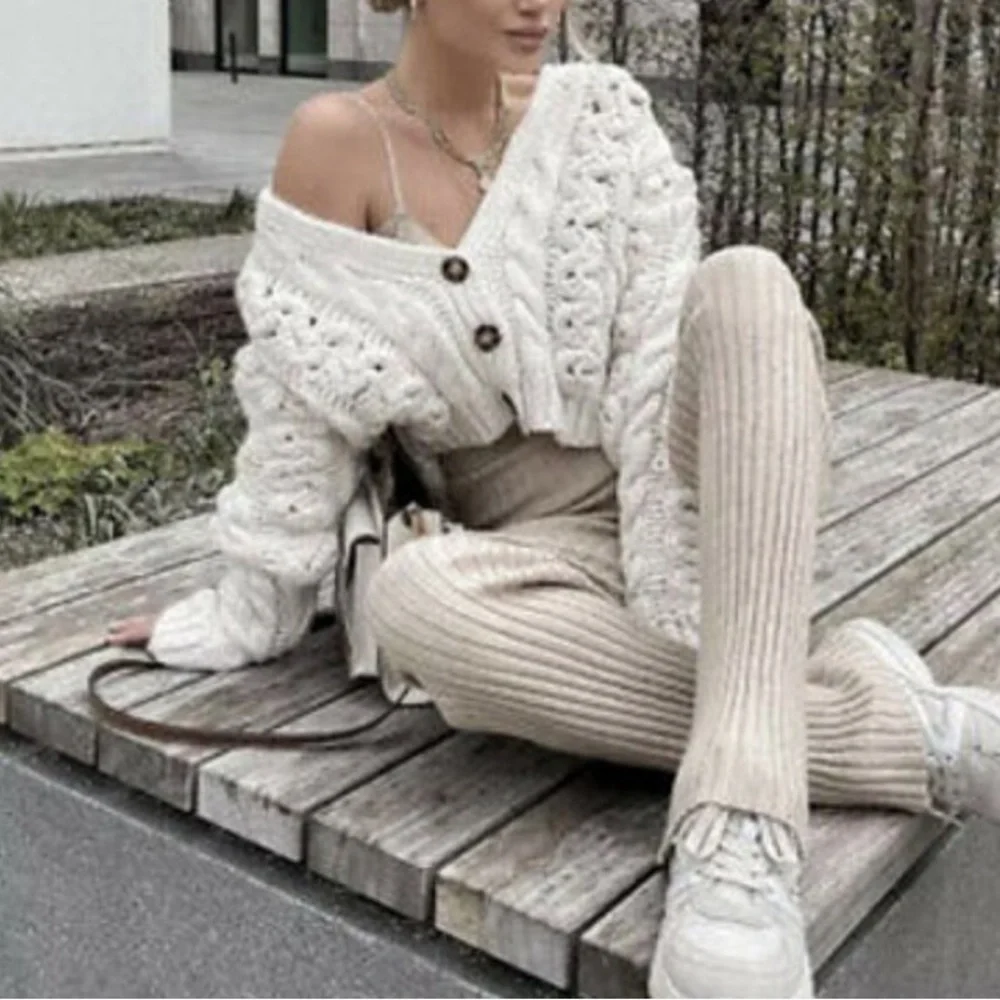 Zara Cable Knit Soft Chunky Cropped Button Front V Neck Cardigan Sweater Ivory - Picture 2 of 14